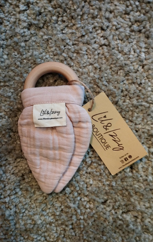 Lil&Izzy Natural Wood Bunny Ring