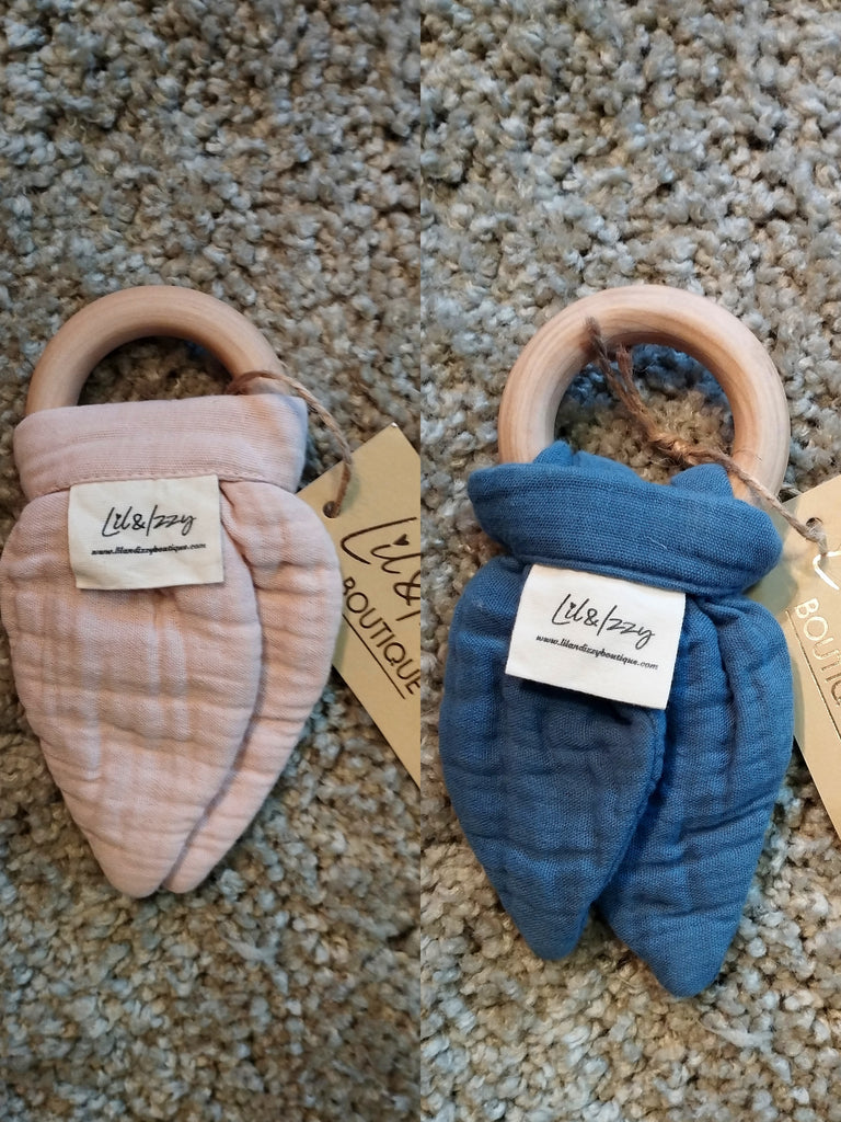 Lil&Izzy Natural Wood Bunny Ring